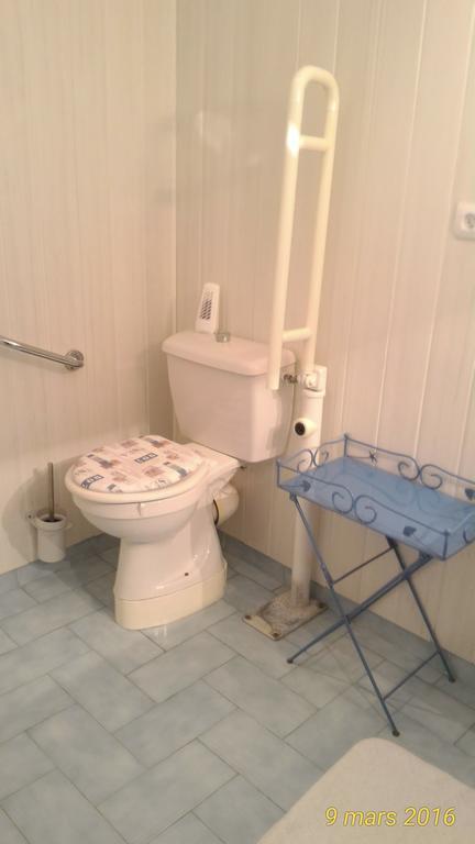 Hotel Chez Cecile Mornas Zewnętrze zdjęcie