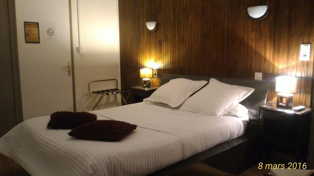Hotel Chez Cecile Mornas Zewnętrze zdjęcie