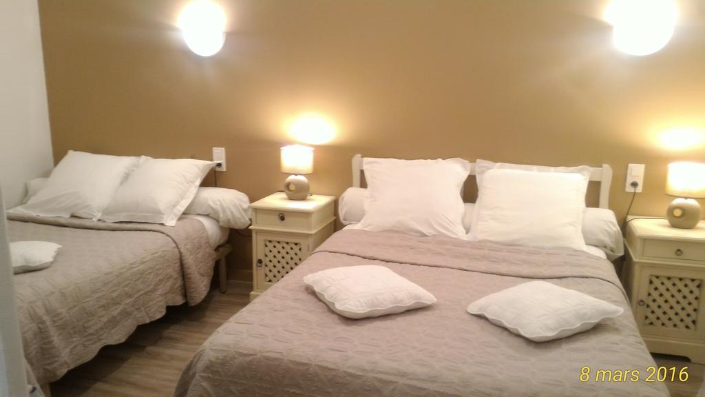 Hotel Chez Cecile Mornas Zewnętrze zdjęcie