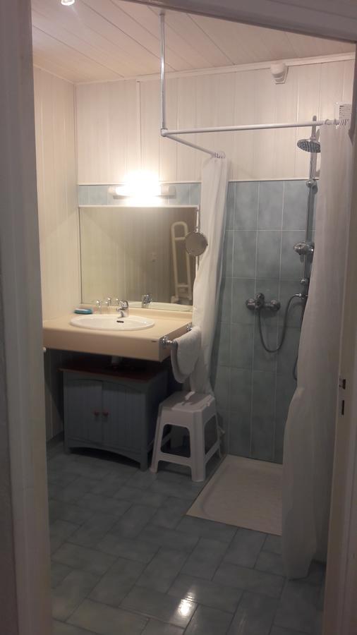 Hotel Chez Cecile Mornas Zewnętrze zdjęcie