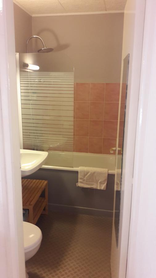 Hotel Chez Cecile Mornas Zewnętrze zdjęcie